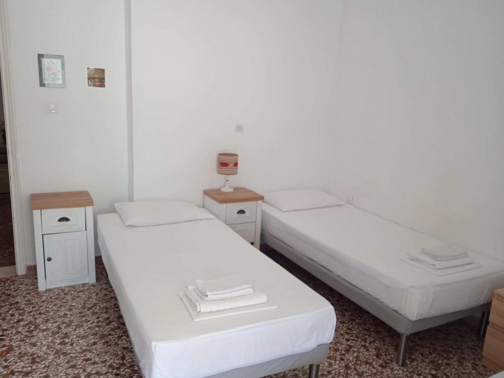 Elina'S Room Poros Town Esterno foto
