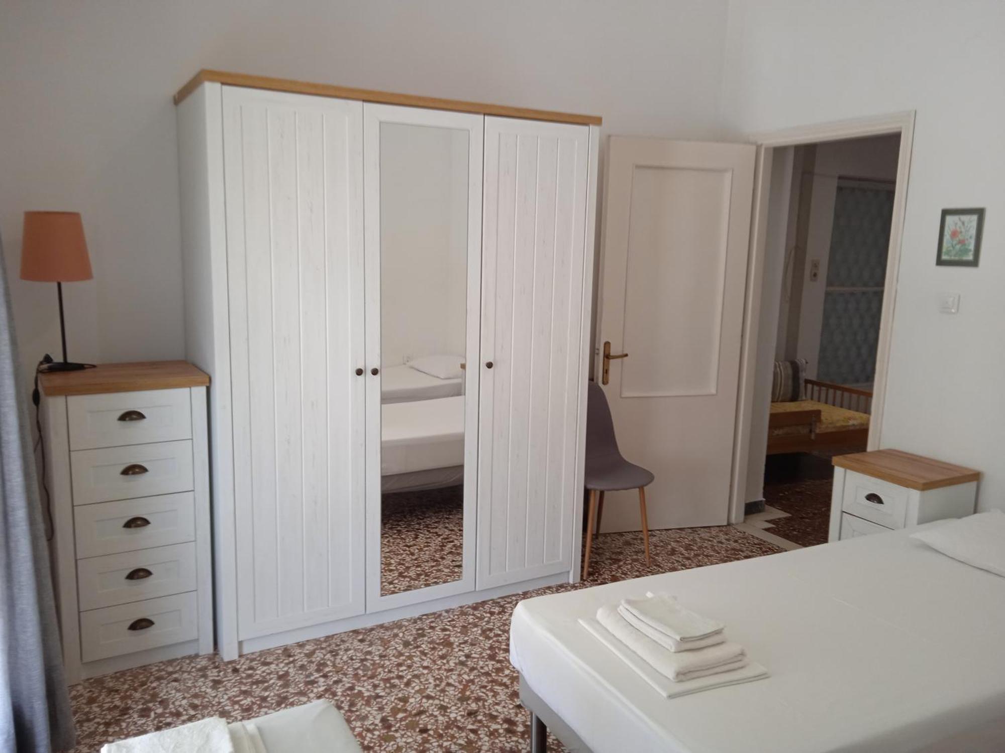 Elina'S Room Poros Town Esterno foto